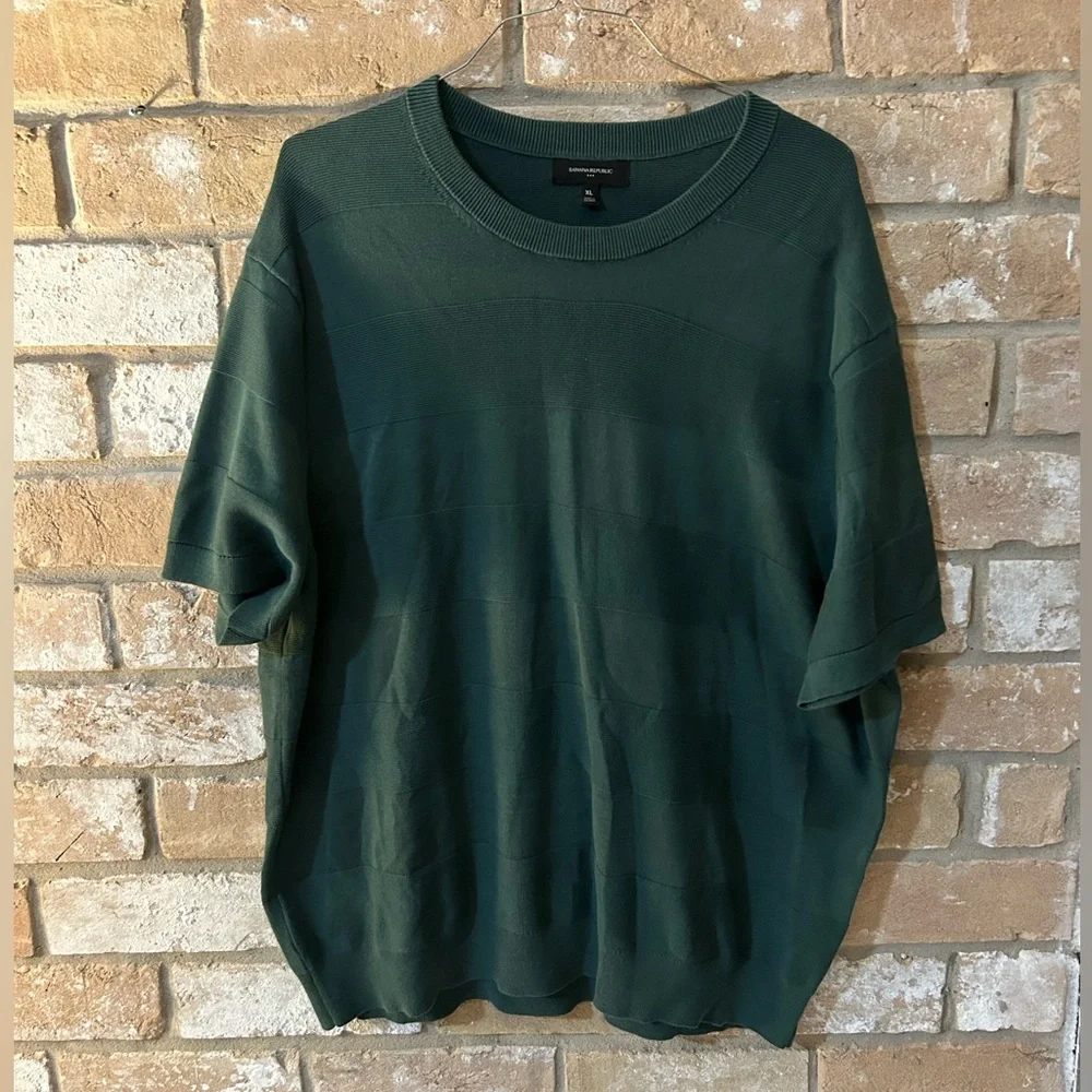 Banana Republic Dark Green Short Sleeve Tee. Mens XL.